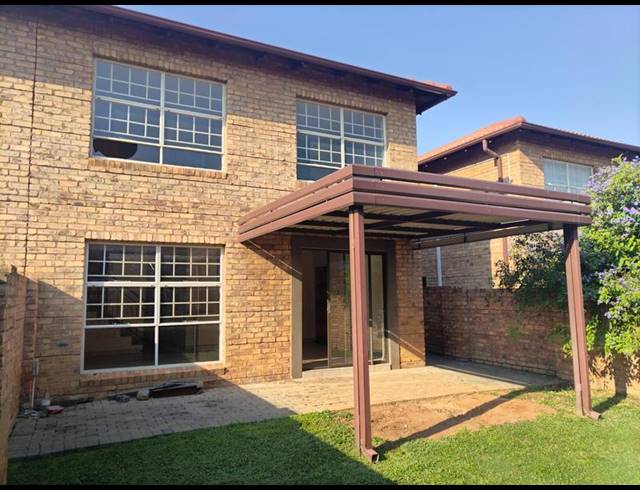 4 BEDROOM TOWNHOUSE FOR SALE IN HAZELDEAN